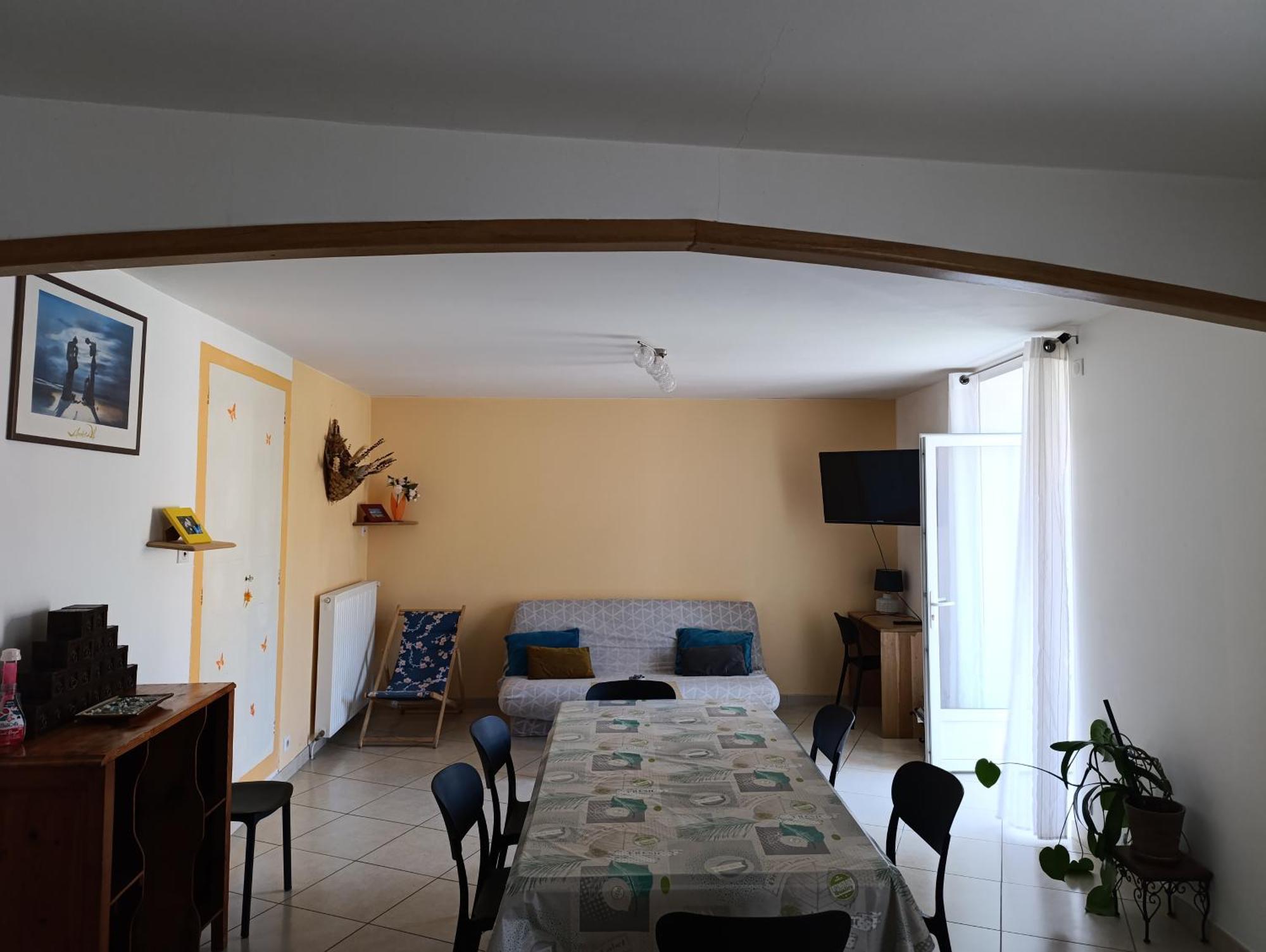 Maison Spacieuse Et Agreable Saint-Georges-de-Luzencon Exterior photo